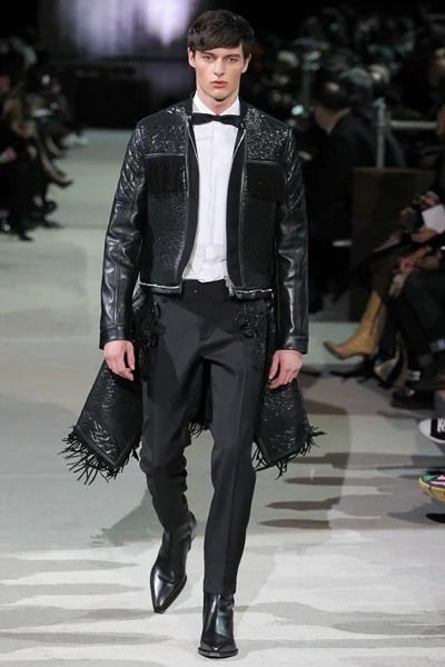 Look 43